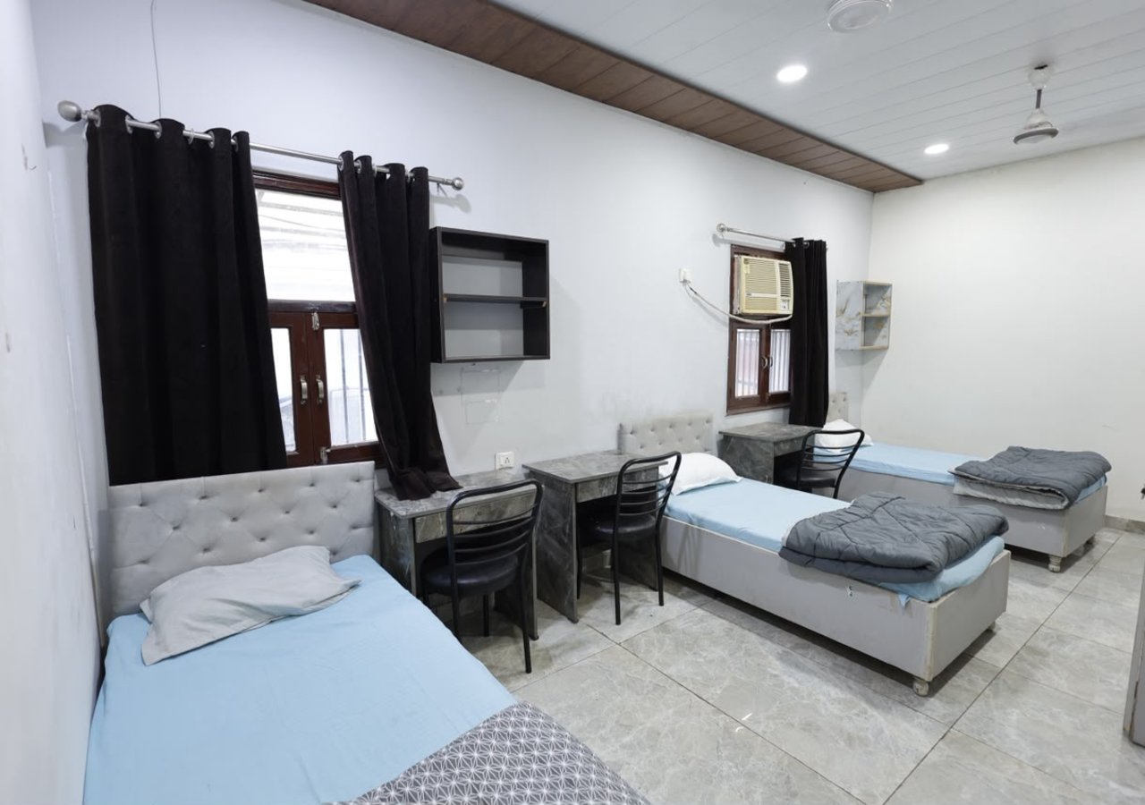 Deluxe Triple Room With Private Bathroom